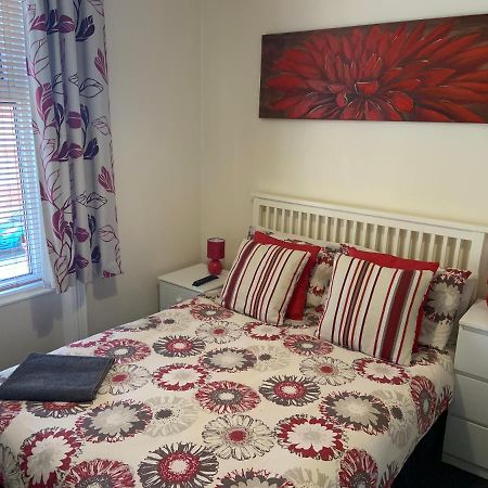 Melrose Guest House Уитли Бей Екстериор снимка