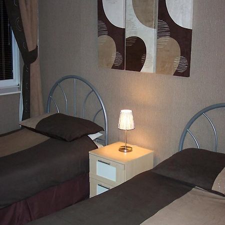 Melrose Guest House Уитли Бей Екстериор снимка