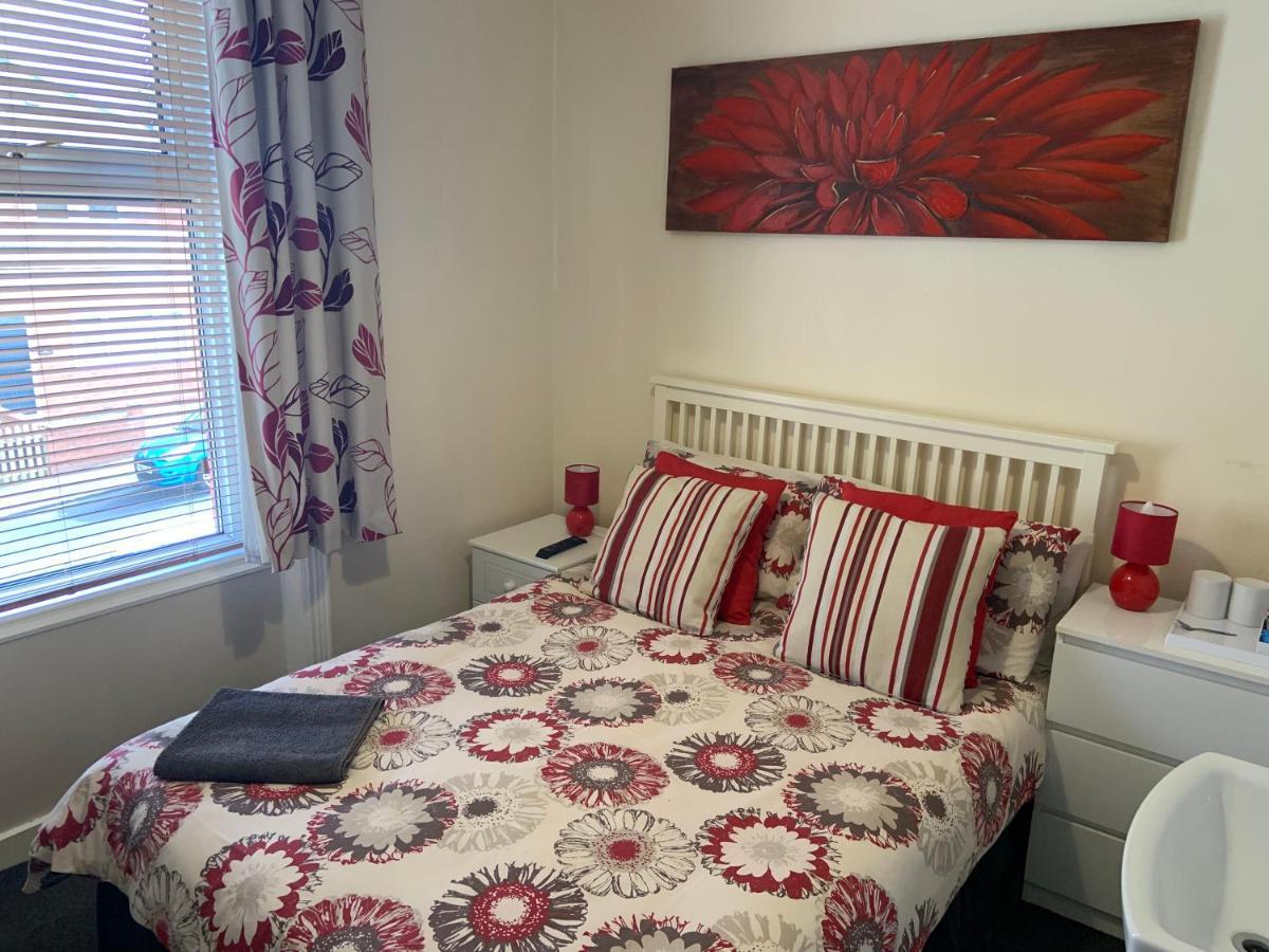 Melrose Guest House Уитли Бей Екстериор снимка