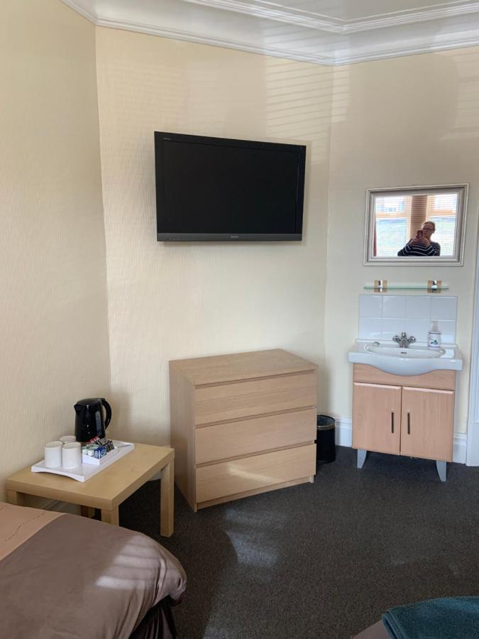 Melrose Guest House Уитли Бей Екстериор снимка
