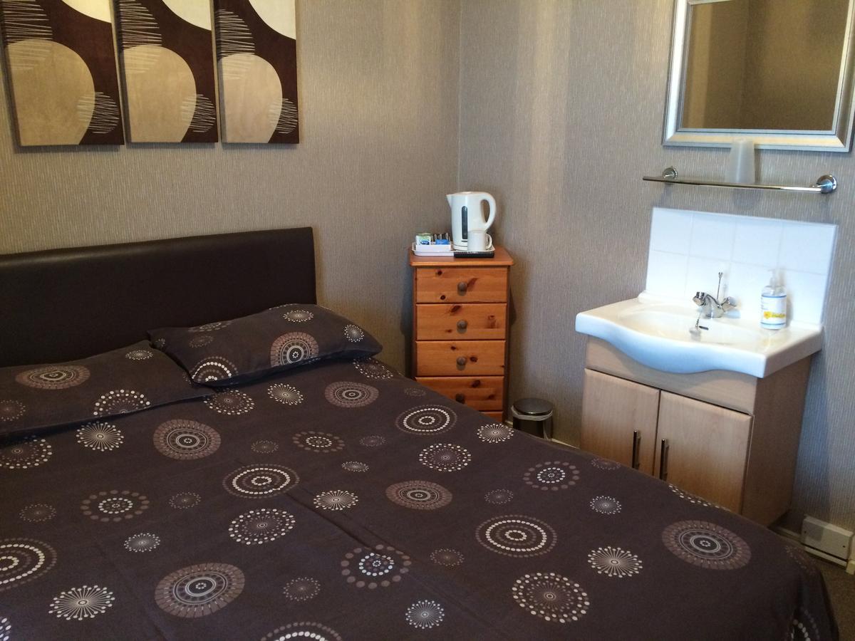 Melrose Guest House Уитли Бей Екстериор снимка
