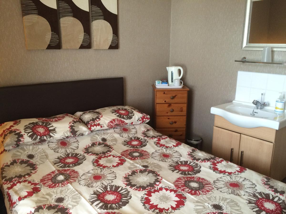 Melrose Guest House Уитли Бей Екстериор снимка